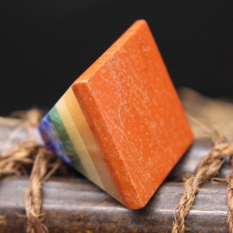 7 Chakra Regenbogen Pyramide