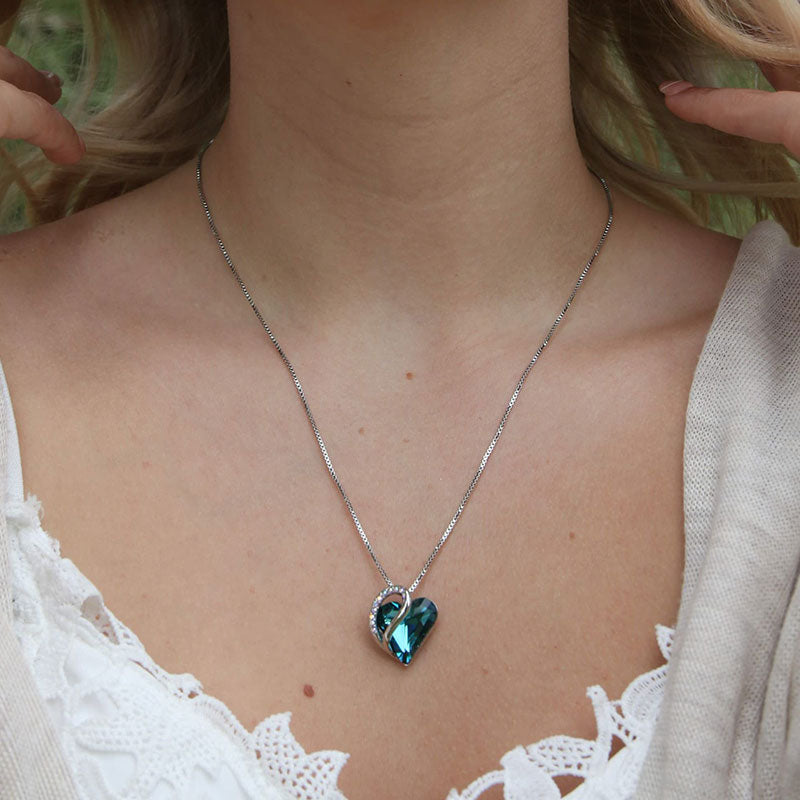Halskette mit Geburtsstein-Anhänger „Love Heart“ und heilender Energie