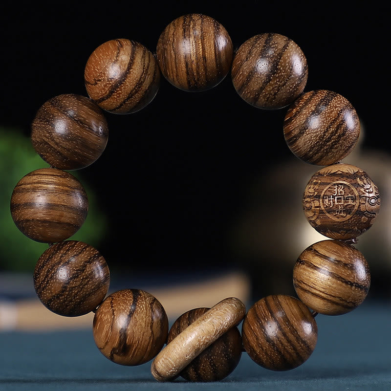 Chinesisches Sternzeichen-Armband aus Rosenholz mit geschnitzter Kupfermünze für Ruhe
