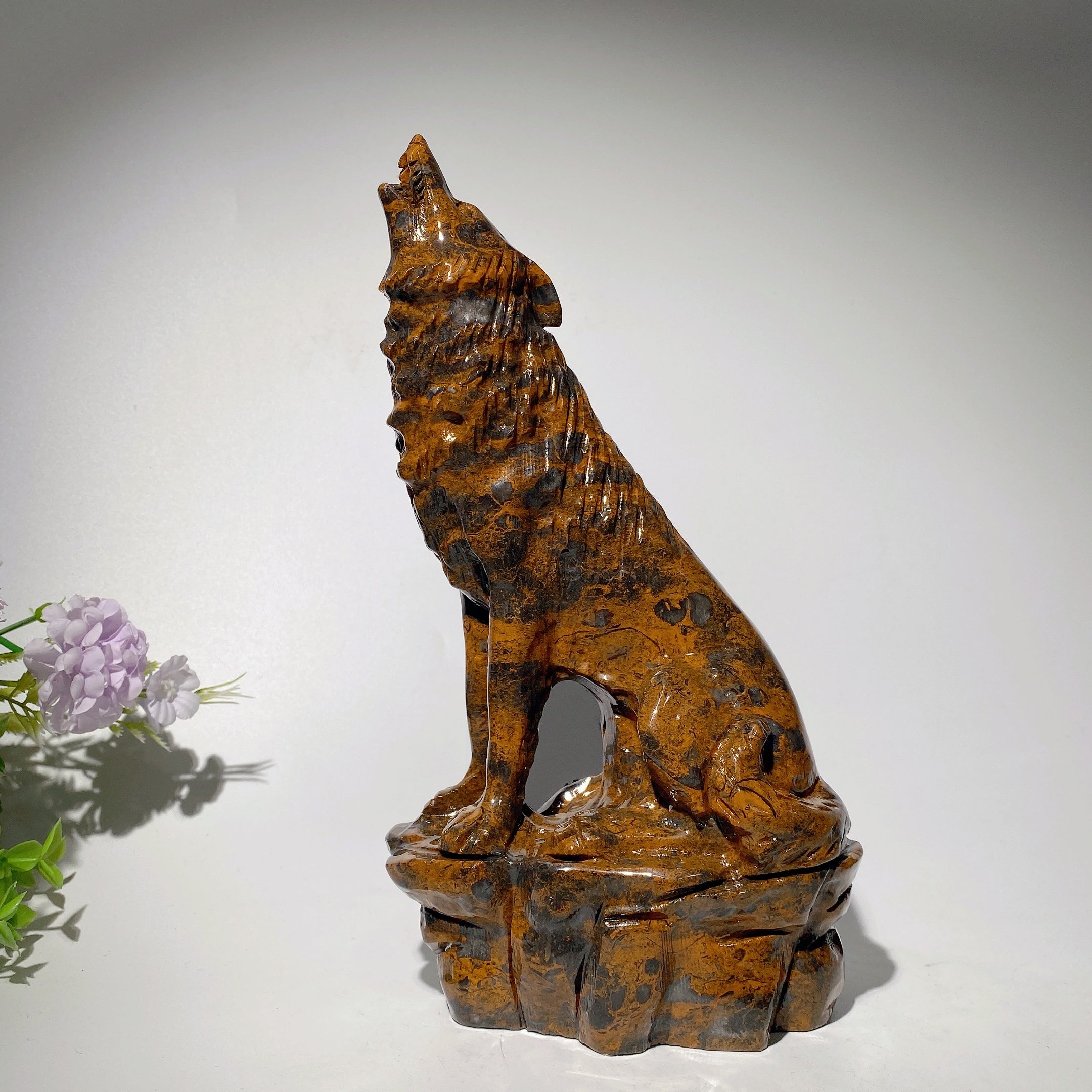 9 Zoll große Wolfsschnitzfigur aus Jadekristall