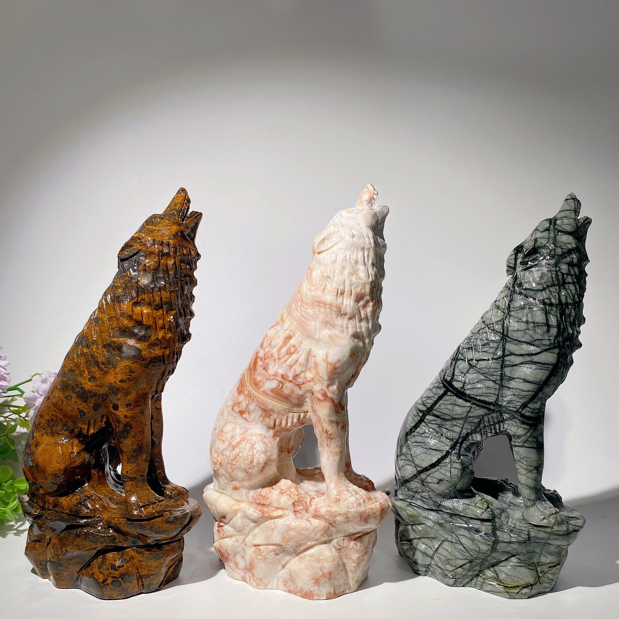 9 Zoll große Wolfsschnitzfigur aus Jadekristall