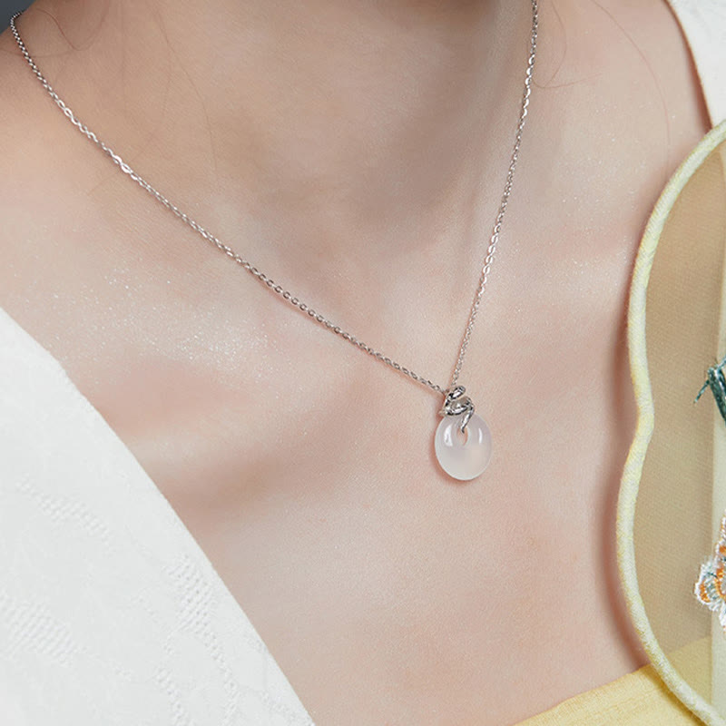 Halskette mit Schlangen-Friedensschnalle aus 925er Sterlingsilber mit Chalcedon für spirituellen Schutz