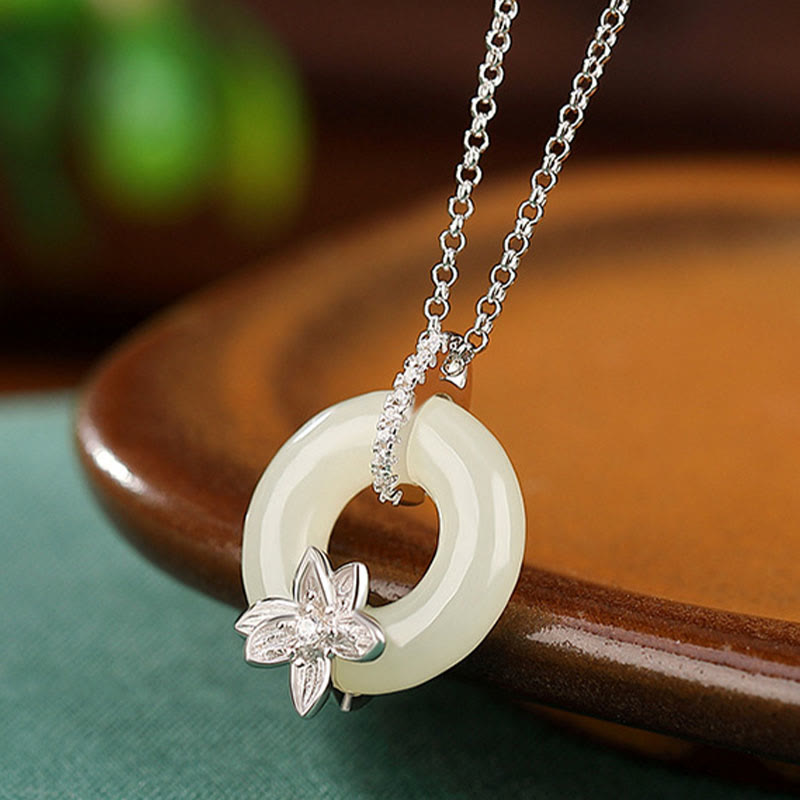 Halskette mit Peace-Schnalle und Blume aus 925er Sterlingsilber, Hetian-Jade
