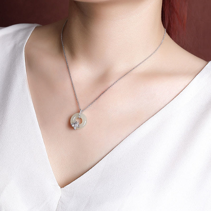 Halskette mit Peace-Schnalle und Blume aus 925er Sterlingsilber, Hetian-Jade