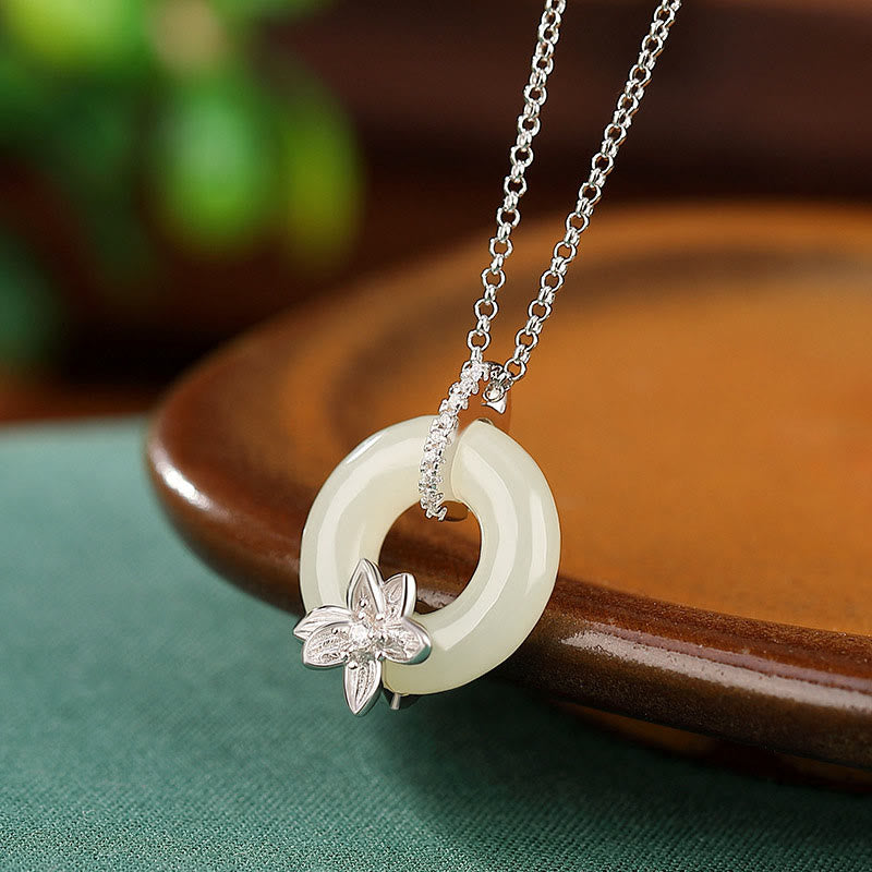 Halskette mit Peace-Schnalle und Blume aus 925er Sterlingsilber, Hetian-Jade