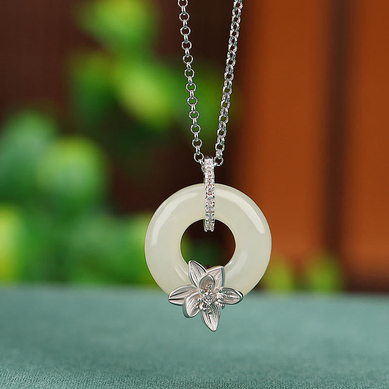 Halskette mit Peace-Schnalle und Blume aus 925er Sterlingsilber, Hetian-Jade
