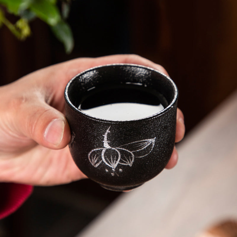95 ml handbemalte schwarze Keramik-Teetasse mit Lotusblüte