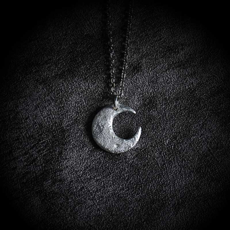 Halskette mit Mond-Balance aus 999er Sterlingsilber für spirituellen Schutz
