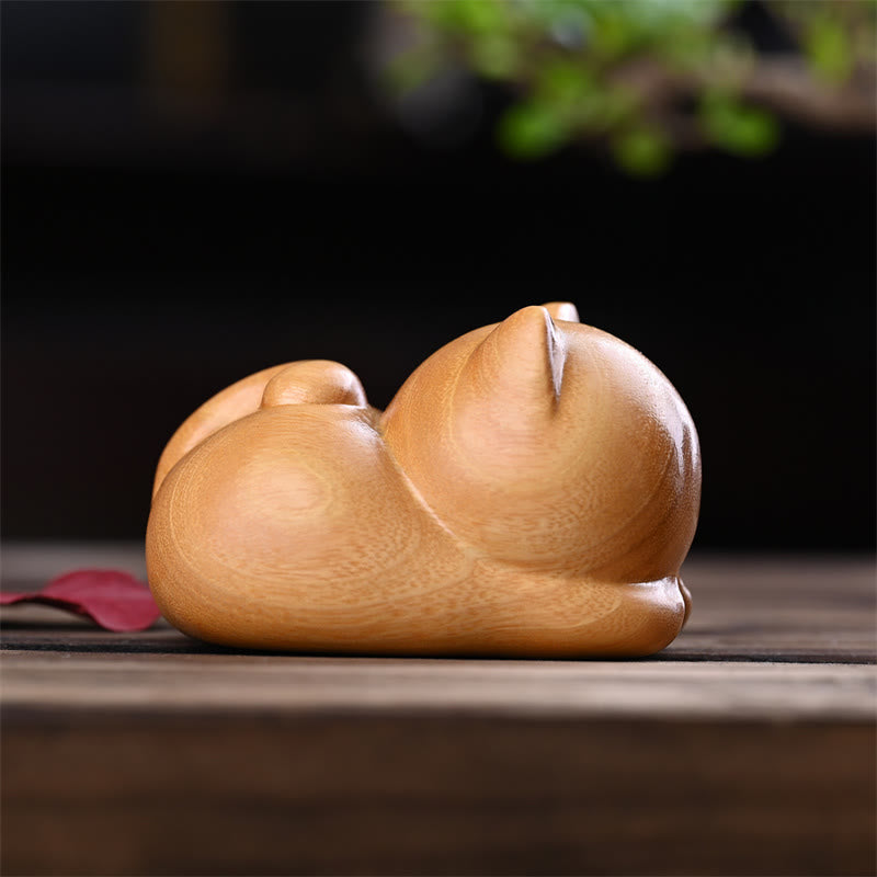 9 cm große Sandelholz-Skulptur „Schlafende Katze“ im Zen-Dekor