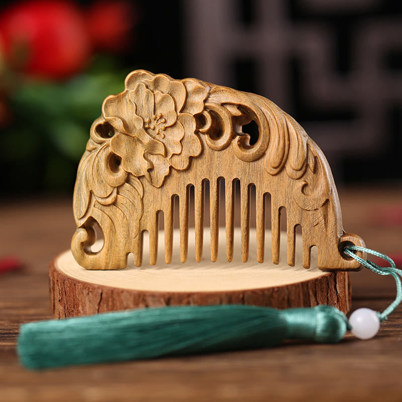 Green Sandalwood Engraved Cure Tassel Comb for Tranquility