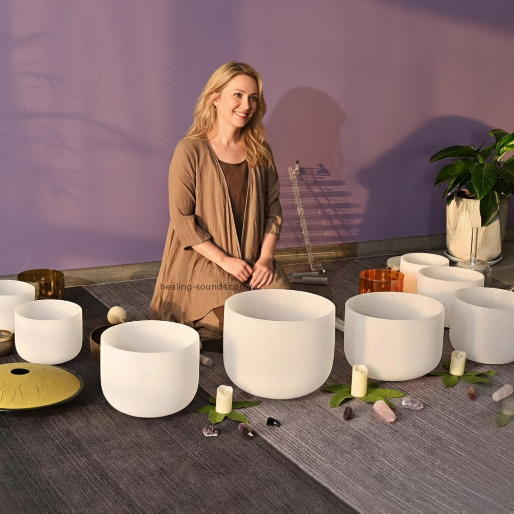Großes komplettes Set aus weißen, mattierten Kristallklangschalen – 8 Stück, 17,8–35,6 cm