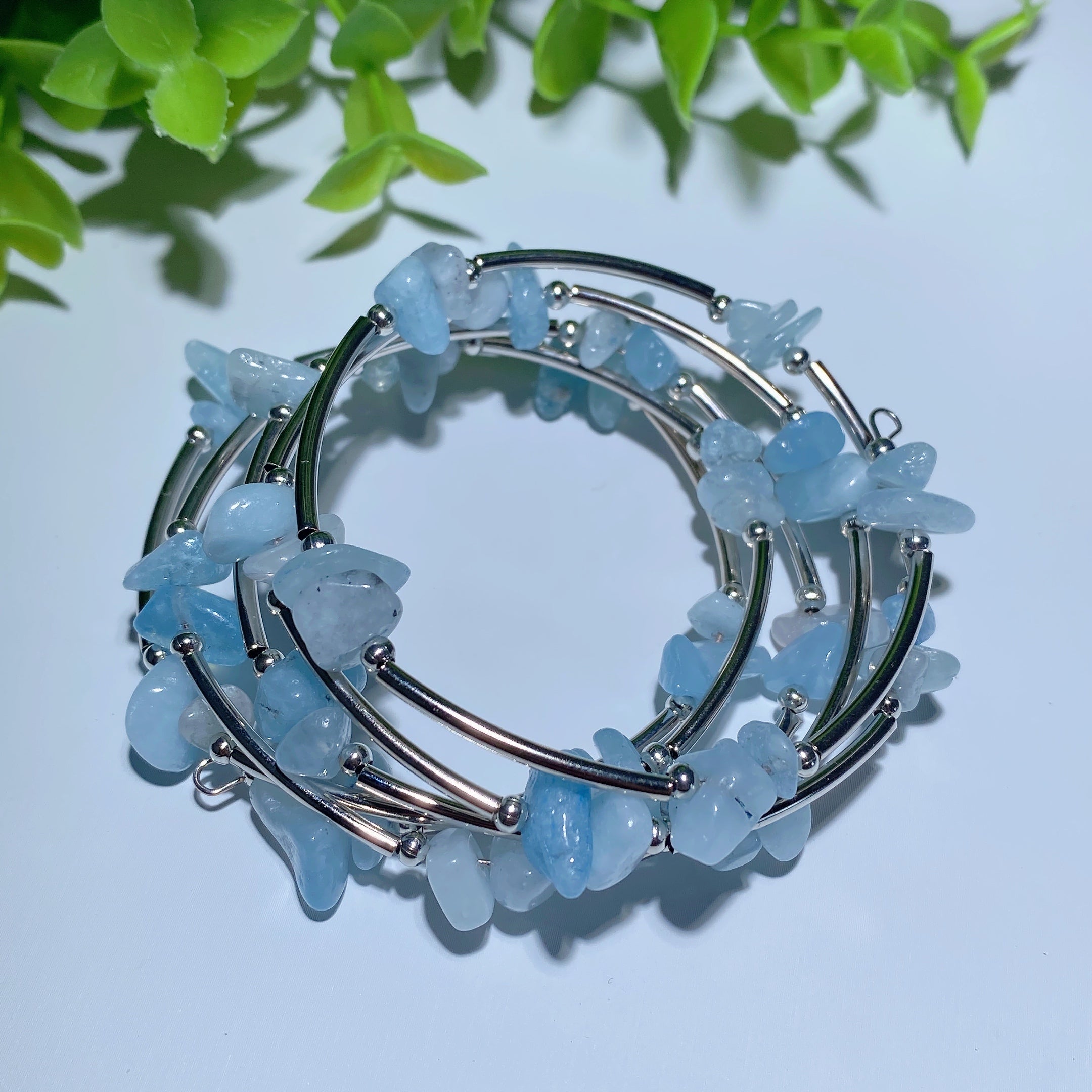 Verstellbares Amethyst-Chip-Heilarmband mit Aquamarin