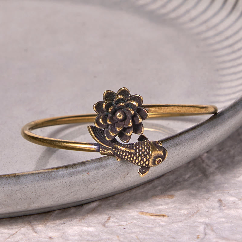 Verstellbarer Armreif aus Kupfer mit Lotusblüte und Koi-Fisch für Glück und Erleuchtung