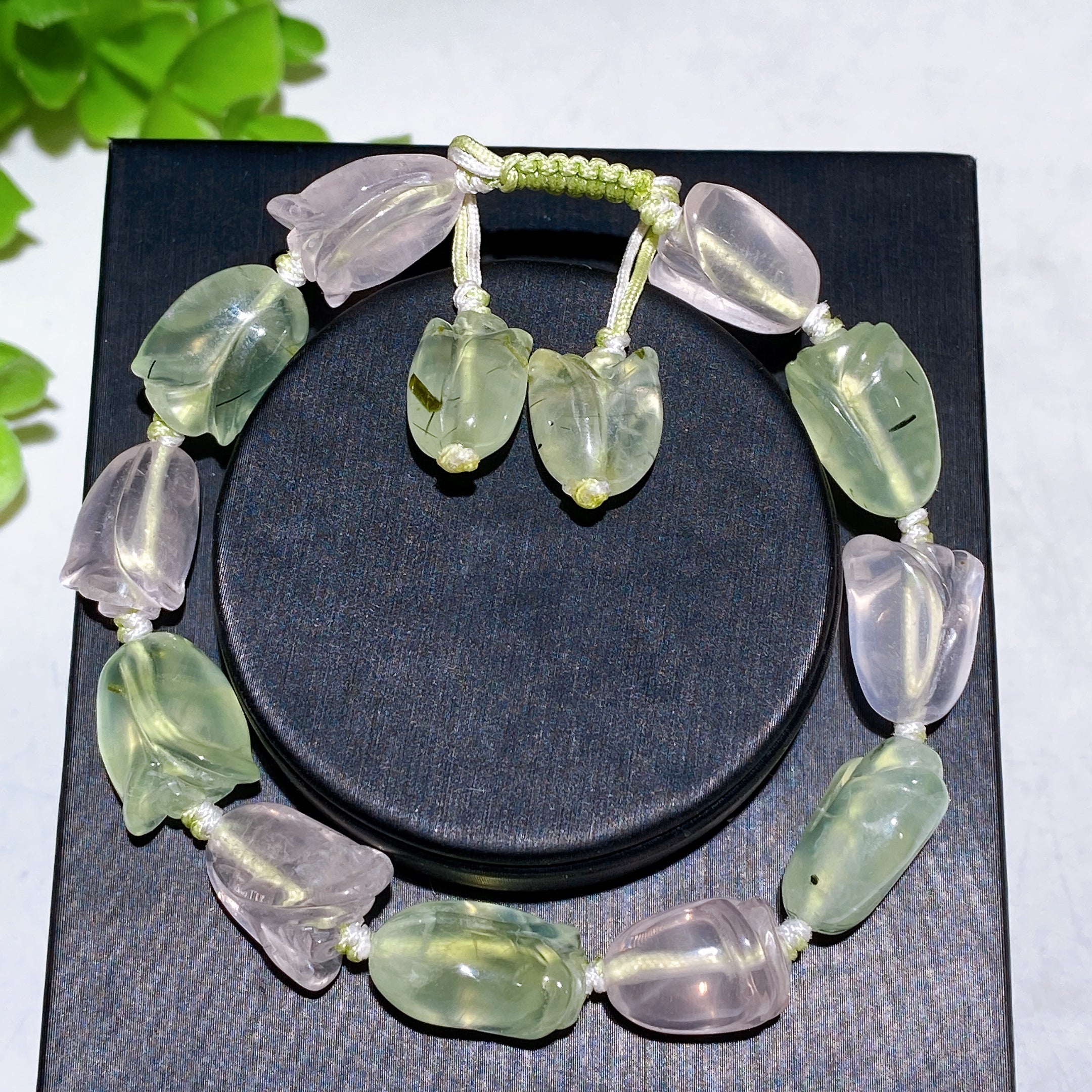 Verstellbares Kristallheilarmband mit natürlichen Edelsteinen