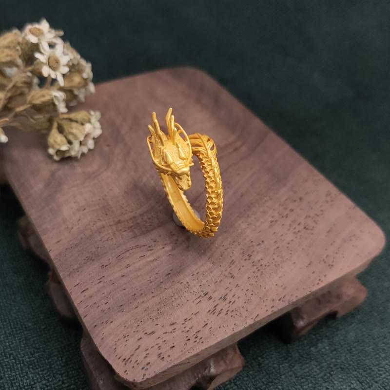 Verstellbarer goldener Erfolgsring mit Drachenkraft