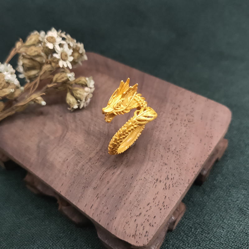 Verstellbarer goldener Erfolgsring mit Drachenkraft