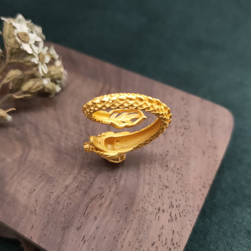 Verstellbarer goldener Erfolgsring mit Drachenkraft
