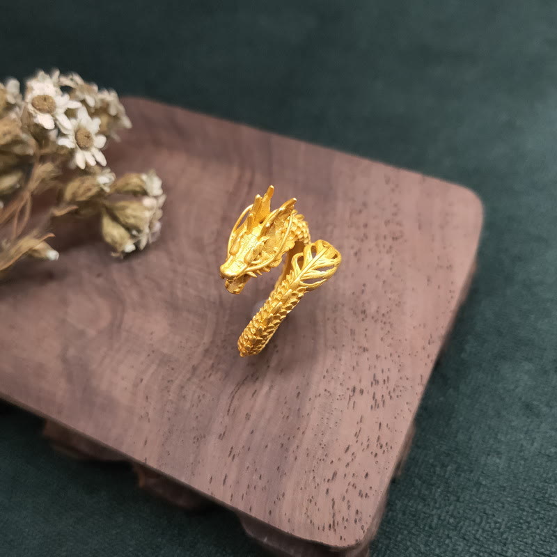 Verstellbarer goldener Erfolgsring mit Drachenkraft
