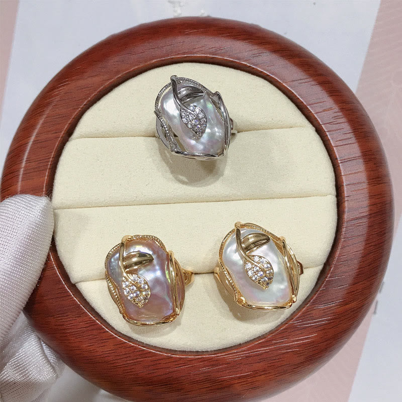 Verstellbarer Perlenring mit kupferplattiertem Goldblumenmuster für Reichtum und Glück