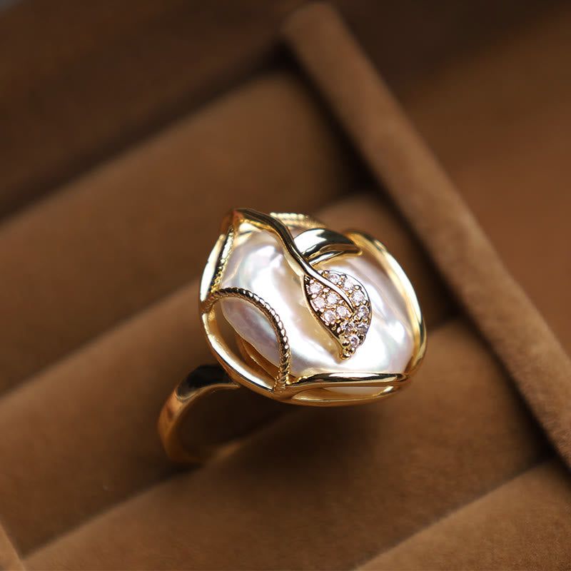 Verstellbarer Perlenring mit kupferplattiertem Goldblumenmuster für Reichtum und Glück