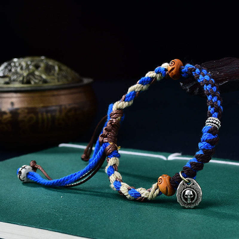 Verstellbares Garuda-Armband aus roter Schnur mit tibetischem Silberanhänger