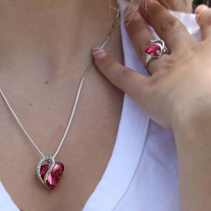 Halskette mit Geburtsstein-Anhänger „Love Heart“ und heilender Energie