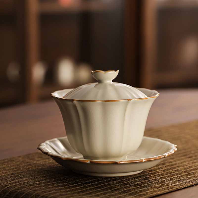Beigefarbenes Keramik-Gaiwan mit Pflaumenblüten-Design, 120 ml Teeservice