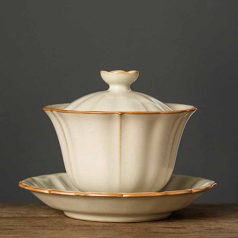 Beigefarbenes Keramik-Gaiwan mit Pflaumenblüten-Design, 120 ml Teeservice