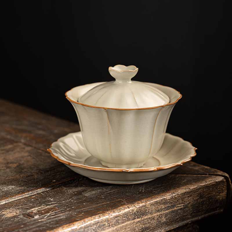 Beigefarbenes Keramik-Gaiwan mit Pflaumenblüten-Design, 120 ml Teeservice