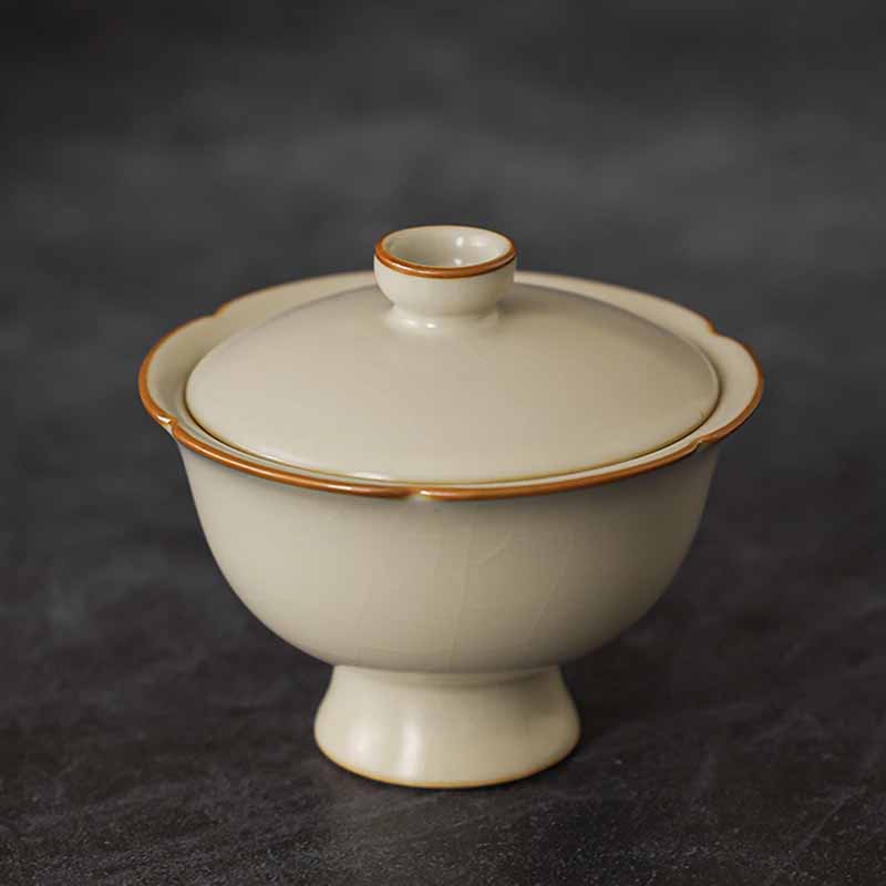 Beigefarbenes Keramik-Gaiwan mit Pflaumenblüten-Design, 120 ml Teeservice