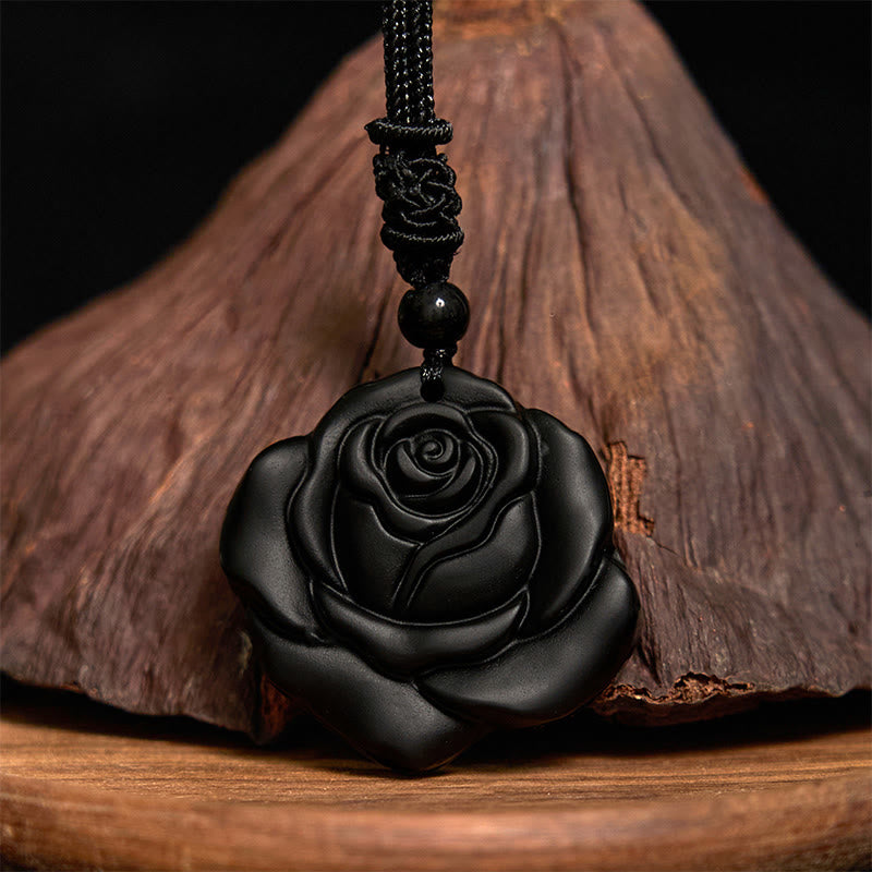 Schwarze Obsidian-Rose-Anhänger-Halskette zur Reinigung