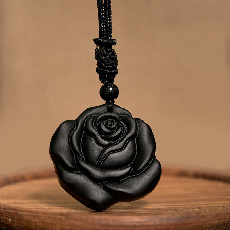 Schwarze Obsidian-Rose-Anhänger-Halskette zur Reinigung