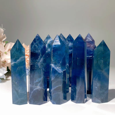 Blaue Fluorit-Heilkristallpunkte 2,5-4,0 Zoll