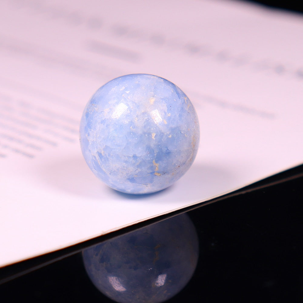 Blaue Kyanit-Heilkugel für das Halschakra