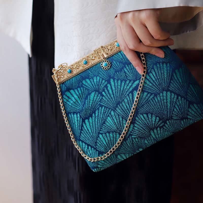 Umhängetasche mit Metallkette in Blau | Spirituelles Accessoire