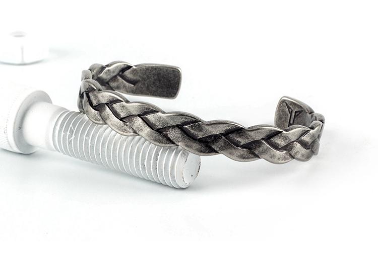 Geflochtenes Lederarmband mit Tigerauge-Anhänger