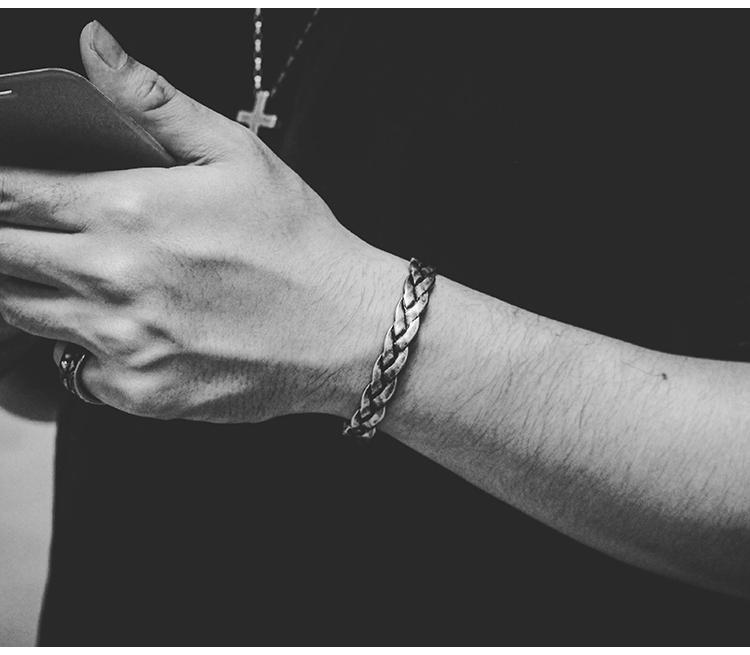 Geflochtenes Lederarmband mit Tigerauge-Anhänger