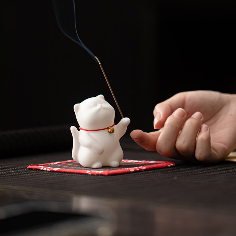 Räuchergefäß aus Keramik mit Katzenglocke und Bambusmatte zur Meditation