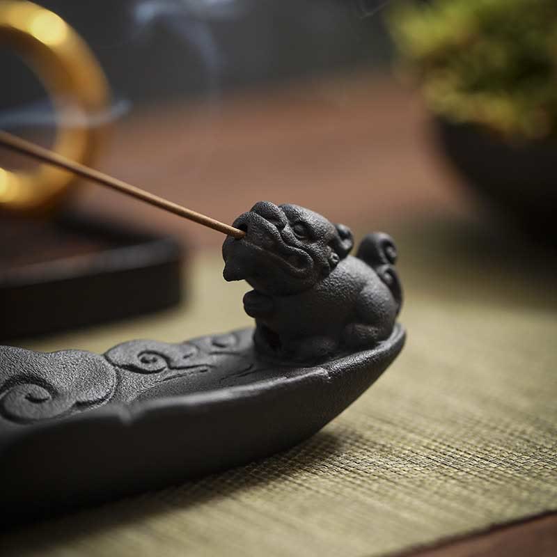 Keramik-Räuchergefäß „Auspicious Clouds Pixiu“ zur Meditation