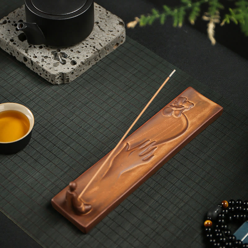 Räuchergefäß aus Keramik mit Buddha-Hand und Lotusmotiv für spirituelle Heilung