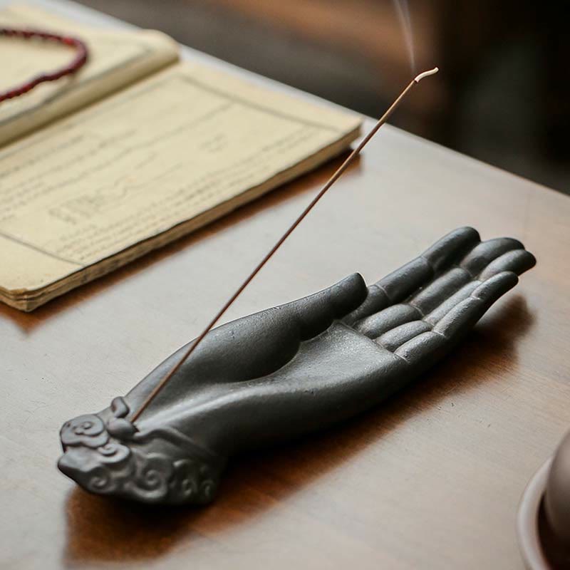 Keramik-Räuchergefäß mit Buddha-Hand, glückverheißenden Wolken und Segen