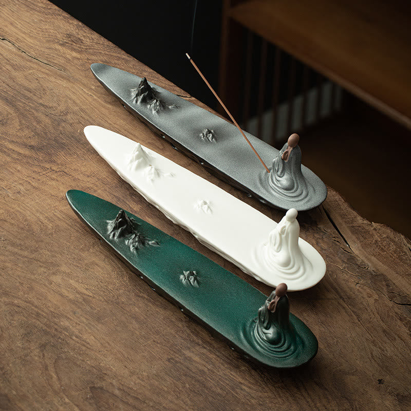 Keramik-Räuchergefäß mit Buddha-Mönch | 26–32 cm, handgefertigtes Dekor