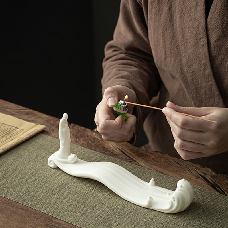Keramik-Räuchergefäß mit Buddha-Mönch | 26–32 cm, handgefertigtes Dekor