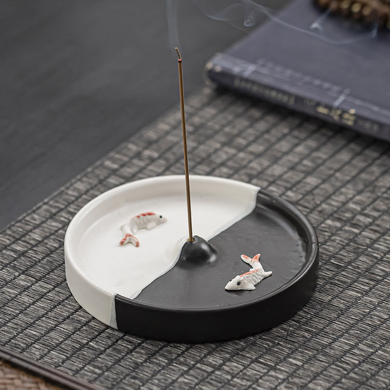 Räuchergefäß aus Keramik mit Koi-Fischen für spirituelle Heilmeditation