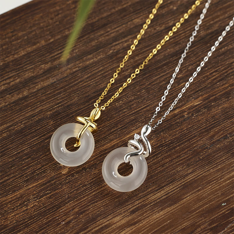 Chalcedon-Schlangen-Friedensschnallen-Halskette aus 925er Sterlingsilber