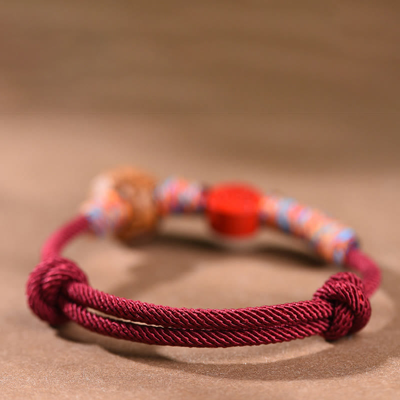 Chinesisches Sternzeichen-Armband mit roter Schnur, Pfirsichkern, Zinnober, Glücksbringer