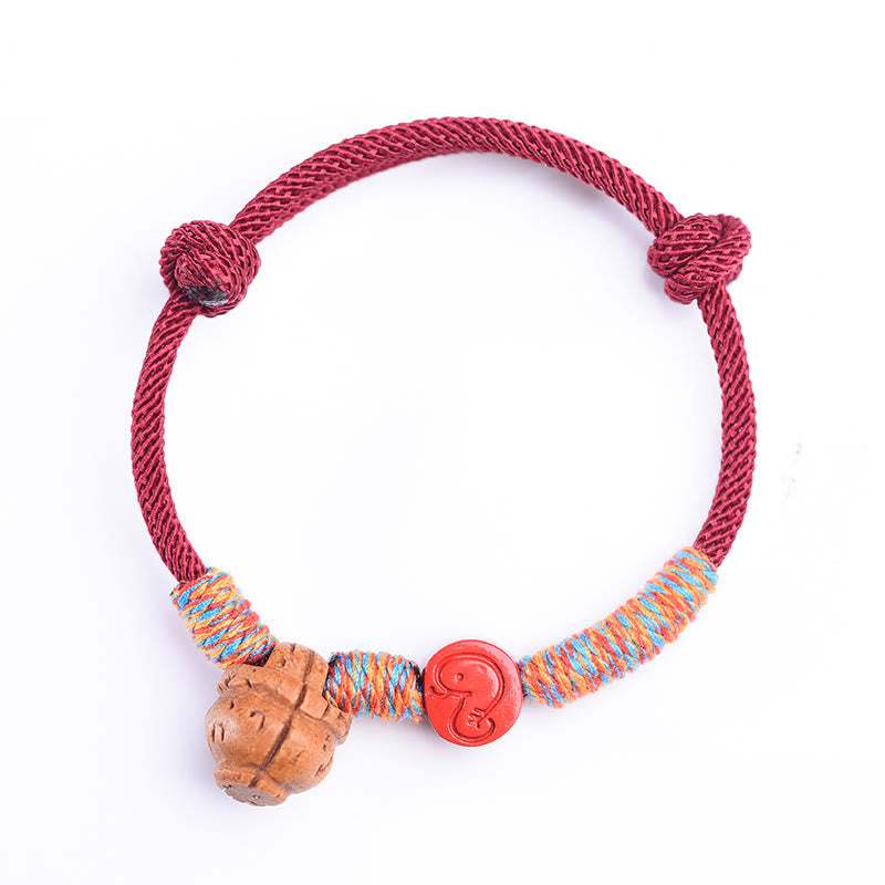 Chinesisches Sternzeichen-Armband mit roter Schnur, Pfirsichkern, Zinnober, Glücksbringer