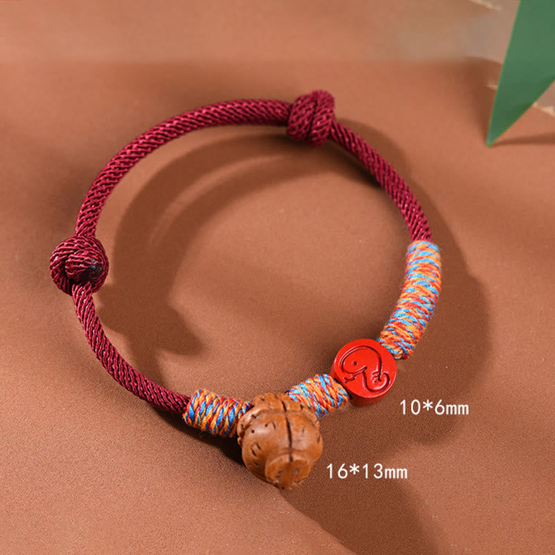 Chinesisches Sternzeichen-Armband mit roter Schnur, Pfirsichkern, Zinnober, Glücksbringer