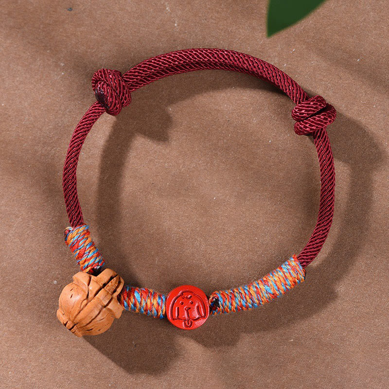Chinesisches Sternzeichen-Armband mit roter Schnur, Pfirsichkern, Zinnober, Glücksbringer