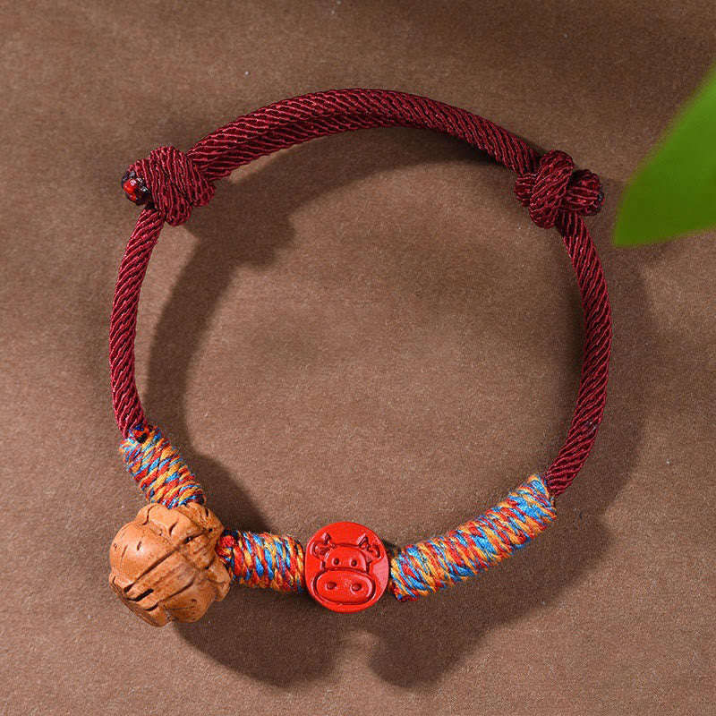 Chinesisches Sternzeichen-Armband mit roter Schnur, Pfirsichkern, Zinnober, Glücksbringer